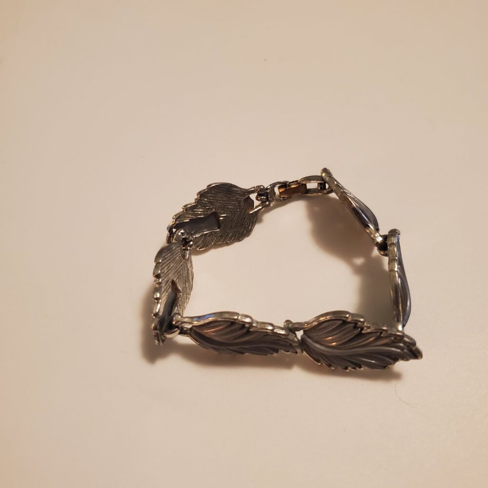 1 Silver Leaf Bracelet, item # A-1236, wt 24 grams. - Picture 3 of 10